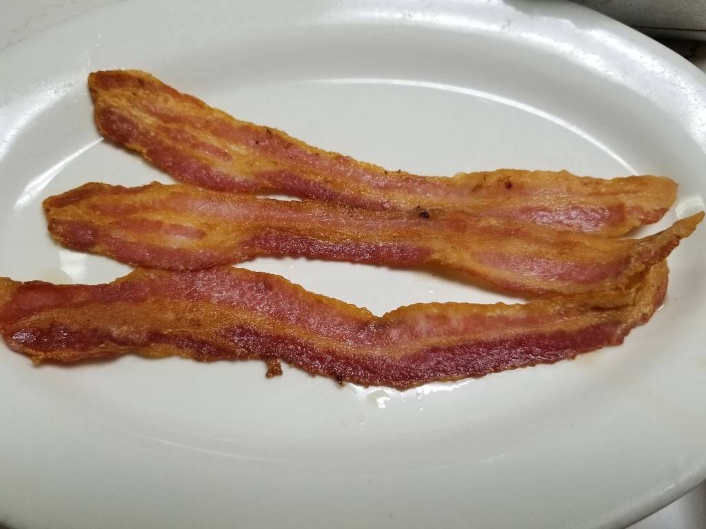 West Main Luncheonette | restaurant | 13 W Main St, Bergenfield, NJ 07621, USA | 2013879849 OR +1 201-387-9849