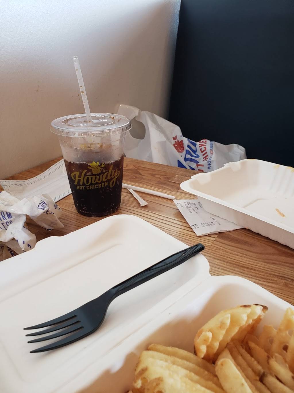 Howdy Hot Chicken | restaurant | 19922 Southwest Fwy, Sugar Land, TX 77479, USA | 8328474974 OR +1 832-847-4974