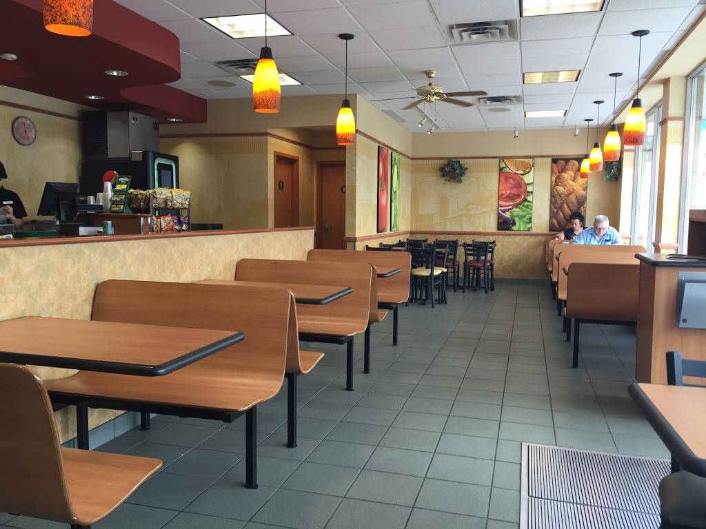 Restaurant SUBWAY | restaurant | 355 Boulevard du St Maurice, Trois-Rivières, QC G9A 6P2, Canada | 8193740400 OR +1 819-374-0400