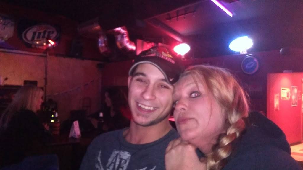 Redzone Sports Bar & Grill Llc | restaurant | 13510 IL-37, Marion, IL 62959, USA | 6189833066 OR +1 618-983-3066