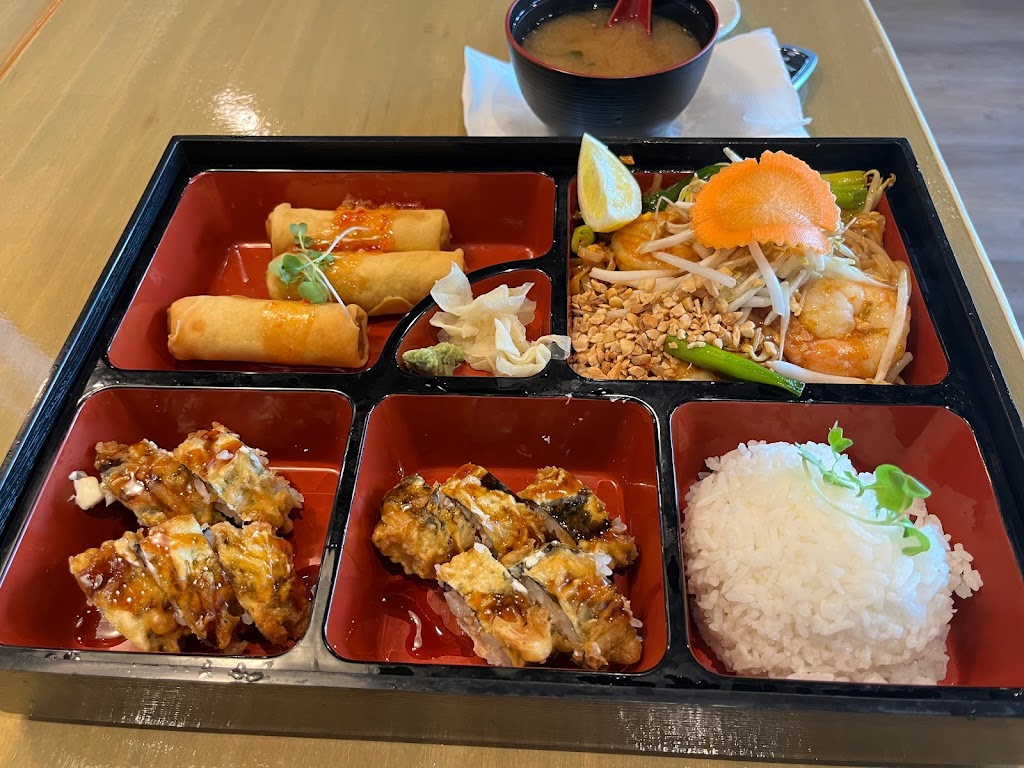 Fuji Sushi Bar & Asian Bistro | restaurant | Founders Square Dr, Naples, FL 34120, USA | 2395923200 OR +1 239-592-3200