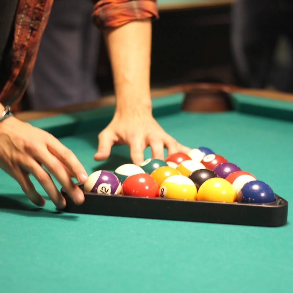 Fast Eddies Billiards | restaurant | 7616 Culebra Rd, San Antonio, TX 78251, USA | 2103905212 OR +1 210-390-5212