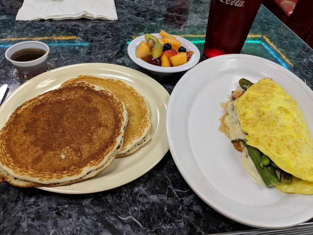 Papa Js Pizzeria & Diner | restaurant | 10583 Main St, Honor, MI 49640, USA | 2313257070 OR +1 231-325-7070