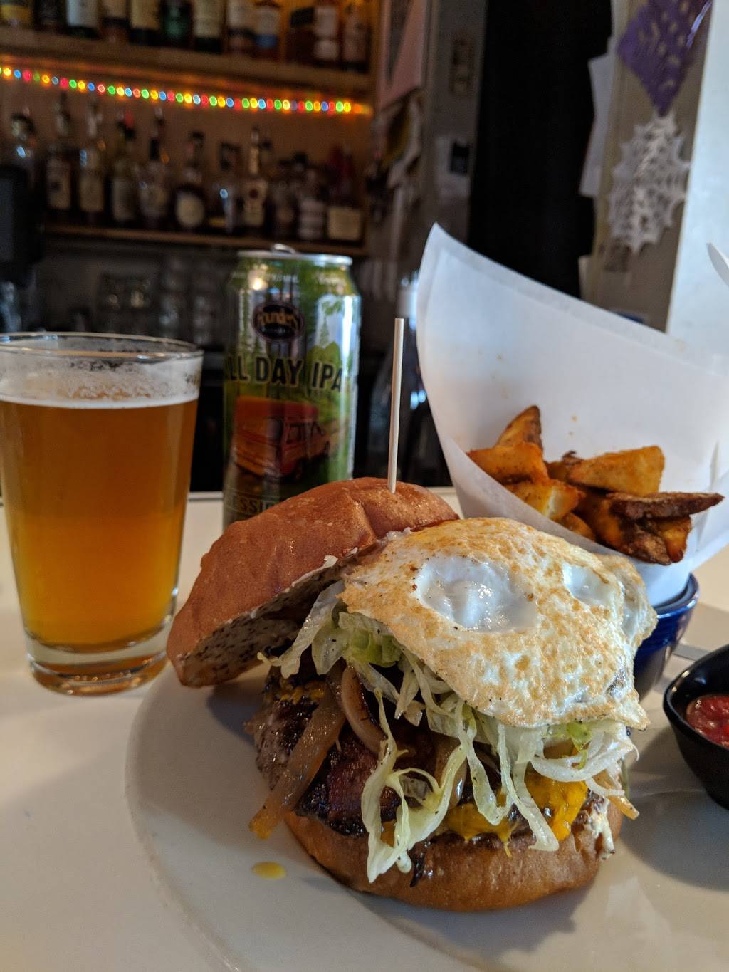 The Golden Bear | restaurant | 2326 K St, Sacramento, CA 95816, USA | 9164412242 OR +1 916-441-2242