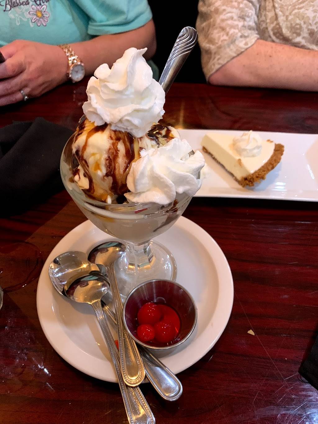 D & L Seafood and Grill | restaurant | 229 French Farms blvd suite L, Athens, AL 35611, USA | 2562068125 OR +1 256-206-8125