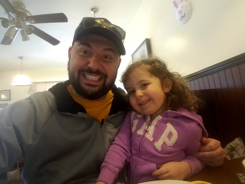 Hometown Diner LLC | restaurant | 43 Mall Way, West Sand Lake, NY 12196, USA | 5186743490 OR +1 518-674-3490