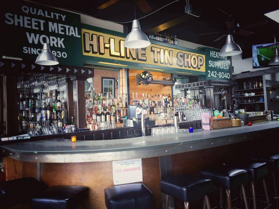 Tin Room Bar & Restaurant | restaurant | 923 SW 152nd St, Burien, WA 98166, USA | 2062428040 OR +1 206-242-8040