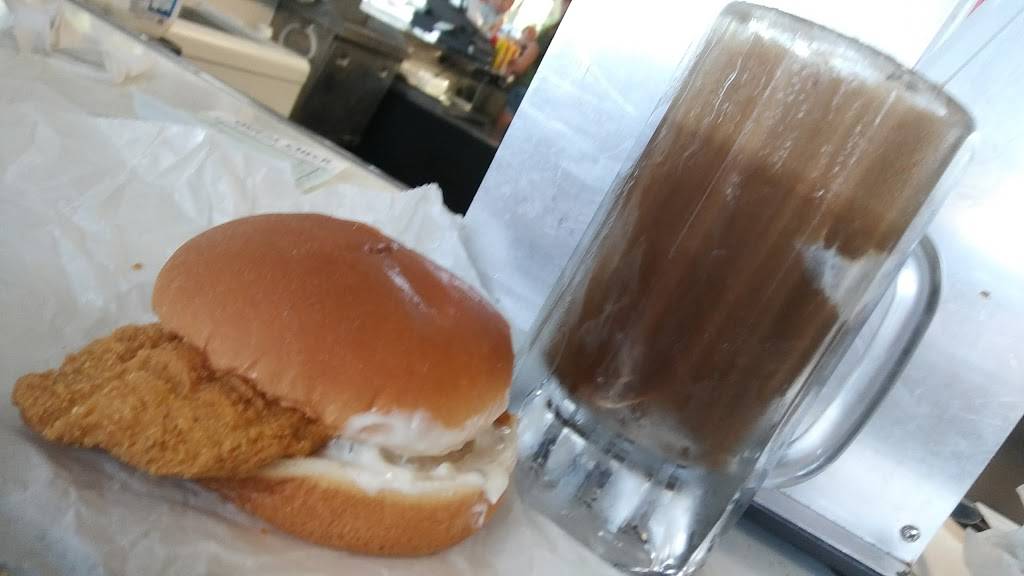 Lakeview Drive Inn | restaurant | 610 E Sarnia St, Winona, MN 55987, USA | 5074543723 OR +1 507-454-3723