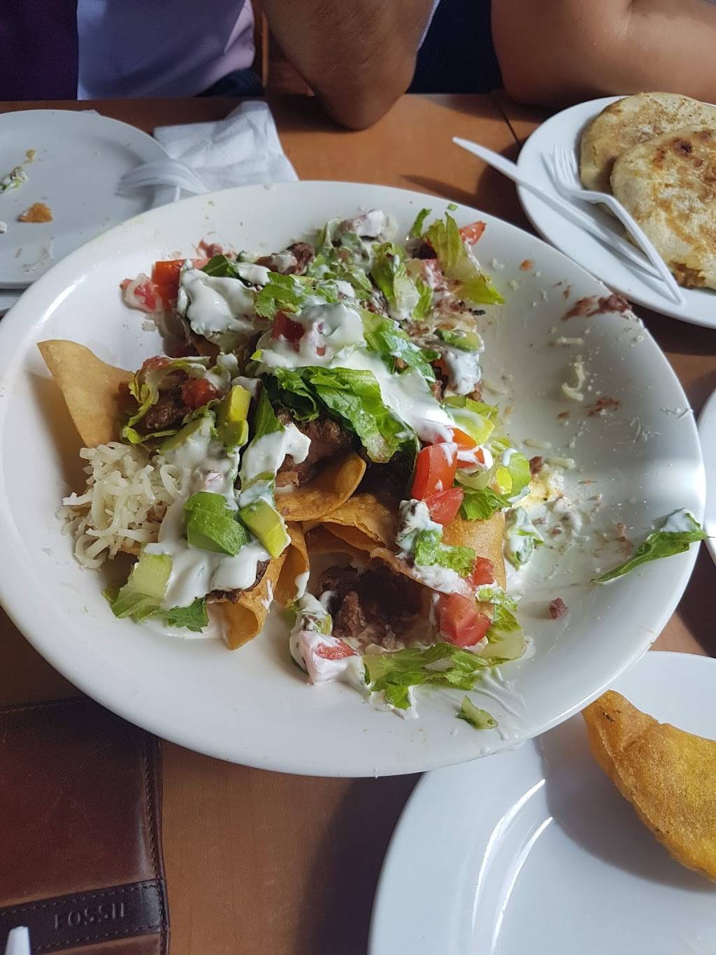 La Guanaquita | restaurant | 284 Orenda Rd, Brampton, ON L6T 4X6, Canada | 9054591010 OR +1 905-459-1010