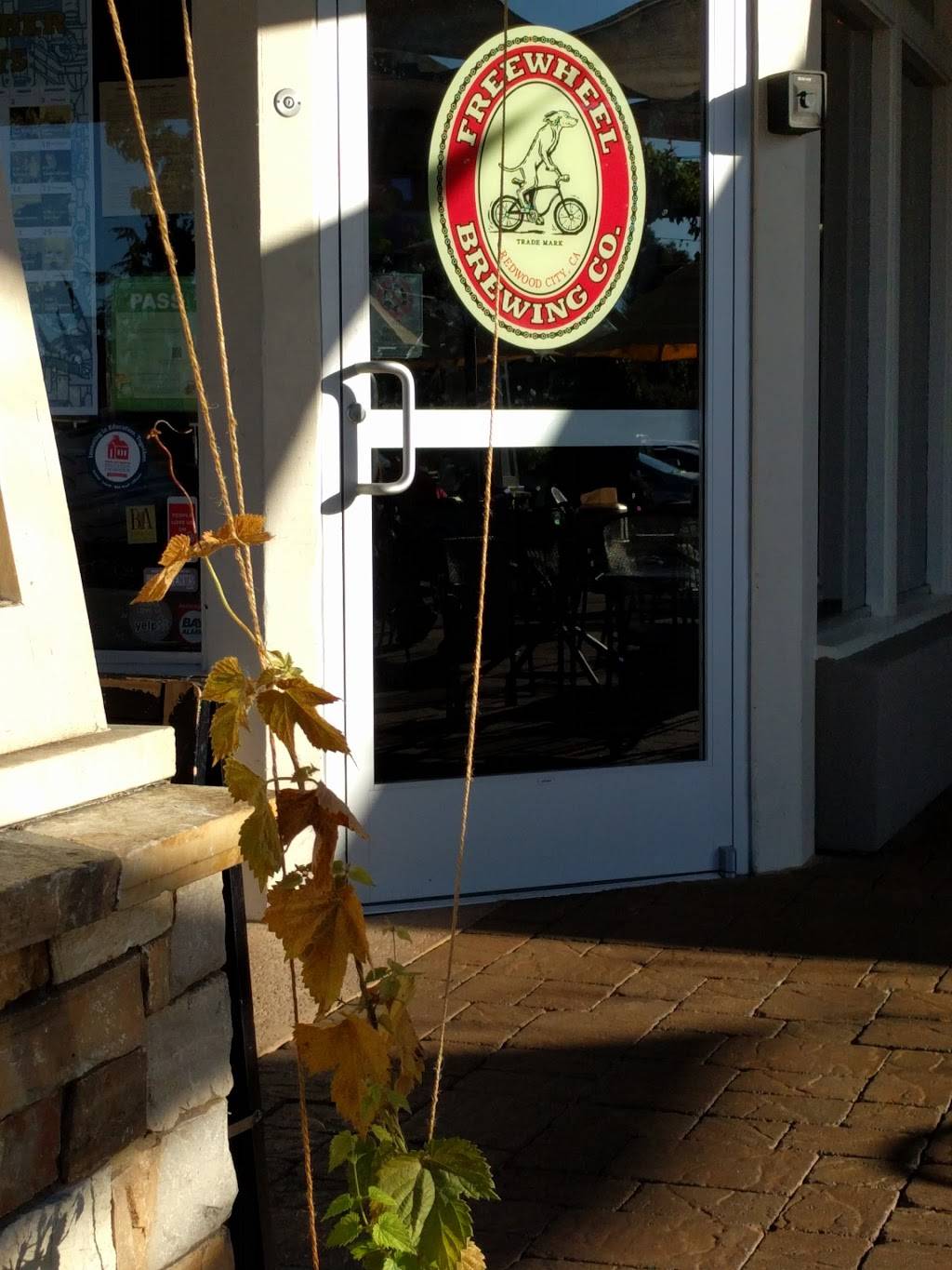 Freewheel Brewing Company | restaurant | 3736 Florence St, Redwood City, CA 94063, USA | 6503652337 OR +1 650-365-2337