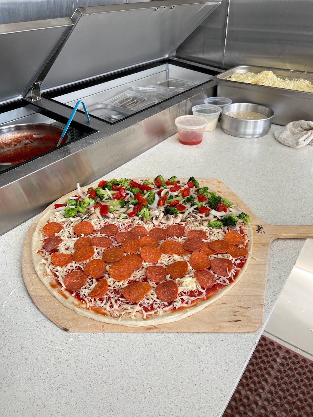 Juanitos Pizza | restaurant | 953 Cypress Ave, Queens, NY 11385, USA | 3478895214 OR +1 347-889-5214