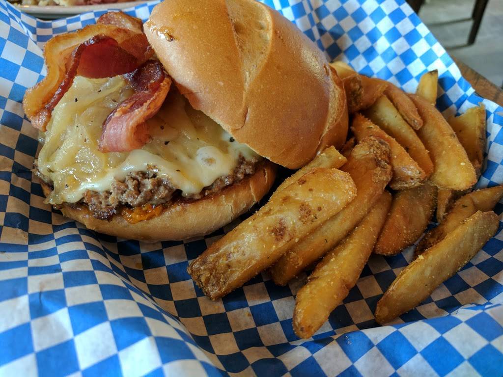 Café Bavaria | restaurant | 7700 Harwood Ave, Wauwatosa, WI 53213, USA | 4142717700 OR +1 414-271-7700