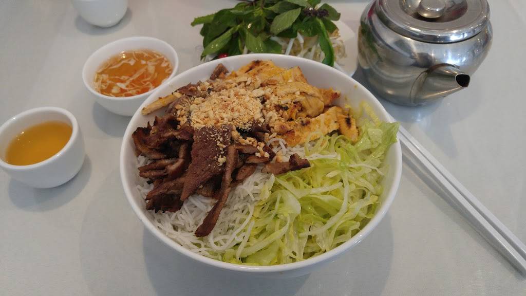 Kanata Noodle House | restaurant | 500 Hazeldean Rd, Kanata, ON K2L 2B5, Canada | 6138311121 OR +1 613-831-1121