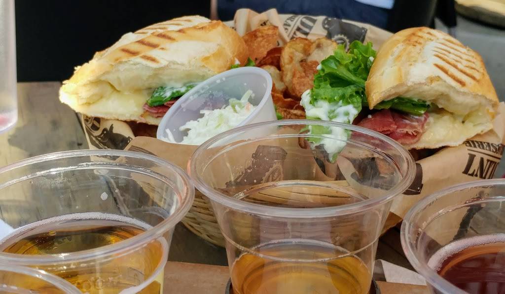 Microbrasserie Moulin 7 | restaurant | 294 Boulevard St Luc, Asbestos, QC J1T 2W1, Canada | 8197160686 OR +1 819-716-0686