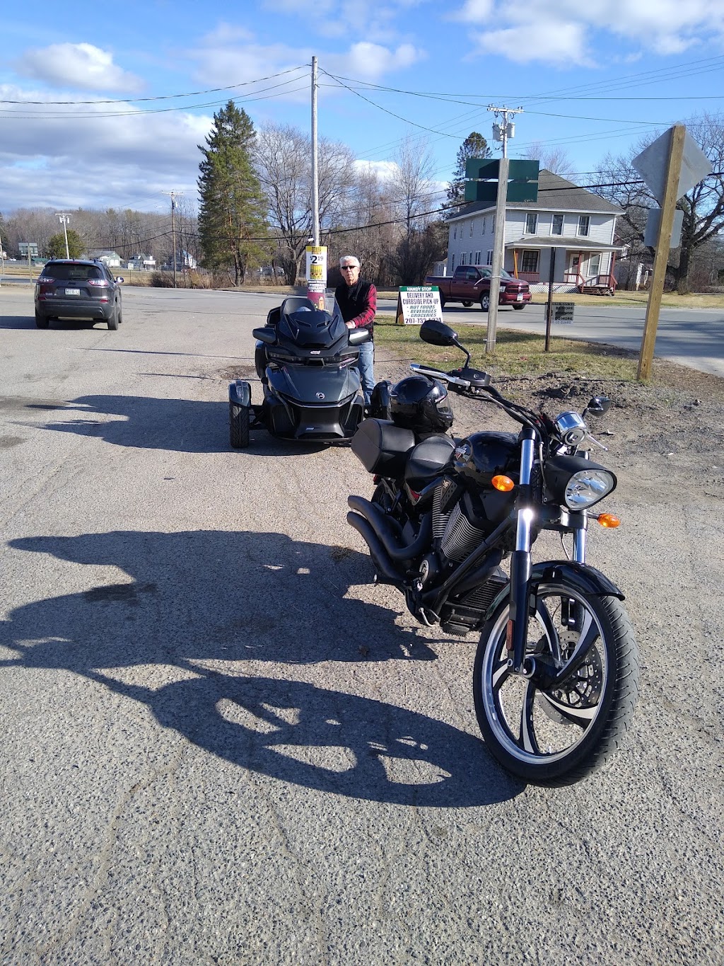 Handy Stop | meal takeaway | 2 Bridge St, Howland, ME 04448, USA | 2077325274 OR +1 207-732-5274