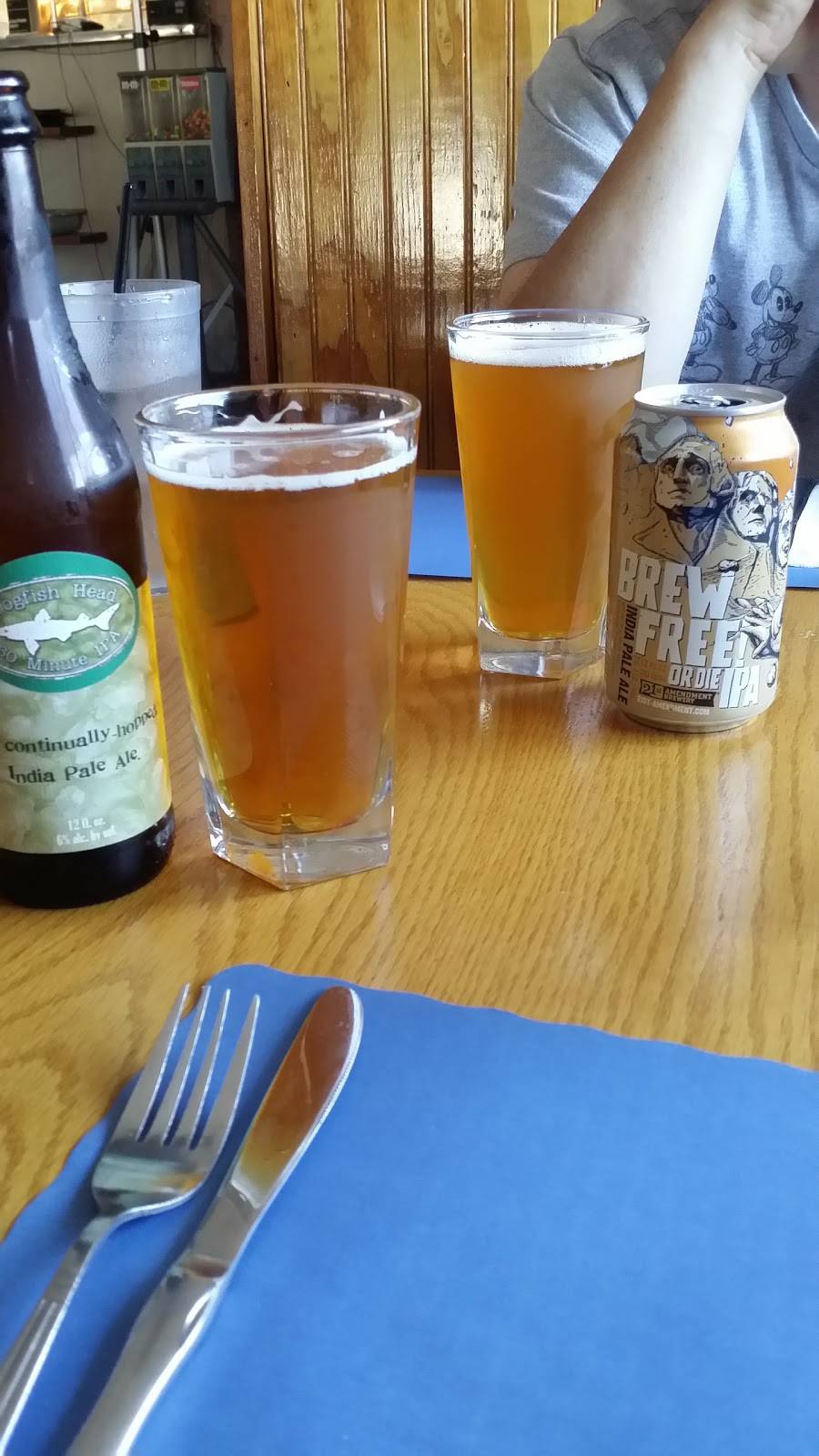 Anchor Ale House | restaurant | 100 Davis Straits, Falmouth, MA 02540, USA | 5082998200 OR +1 508-299-8200