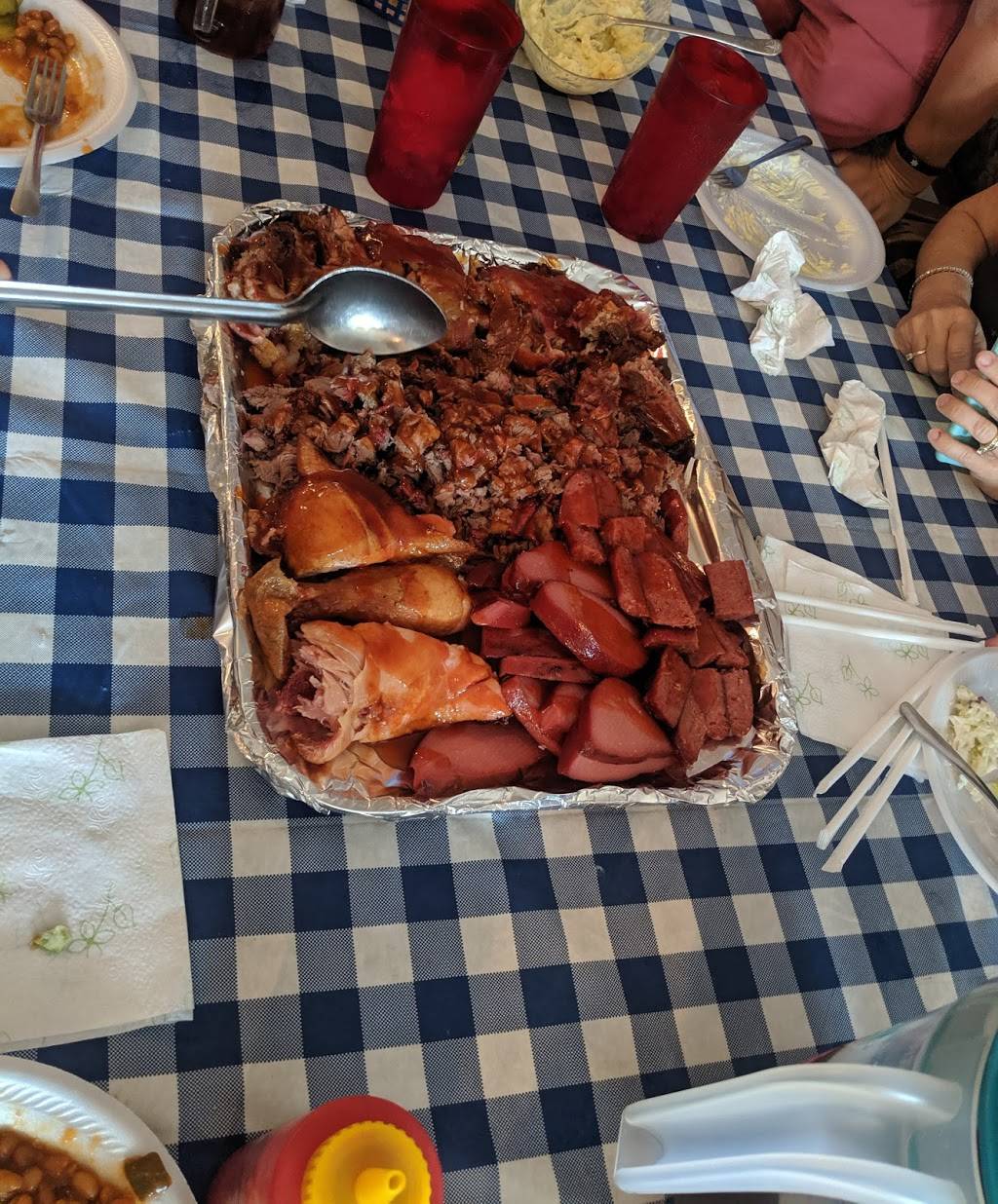 Stutts House of Barbeque | restaurant | 2021 E Apache St, Tulsa, OK 74110, USA | 9184282355 OR +1 918-428-2355