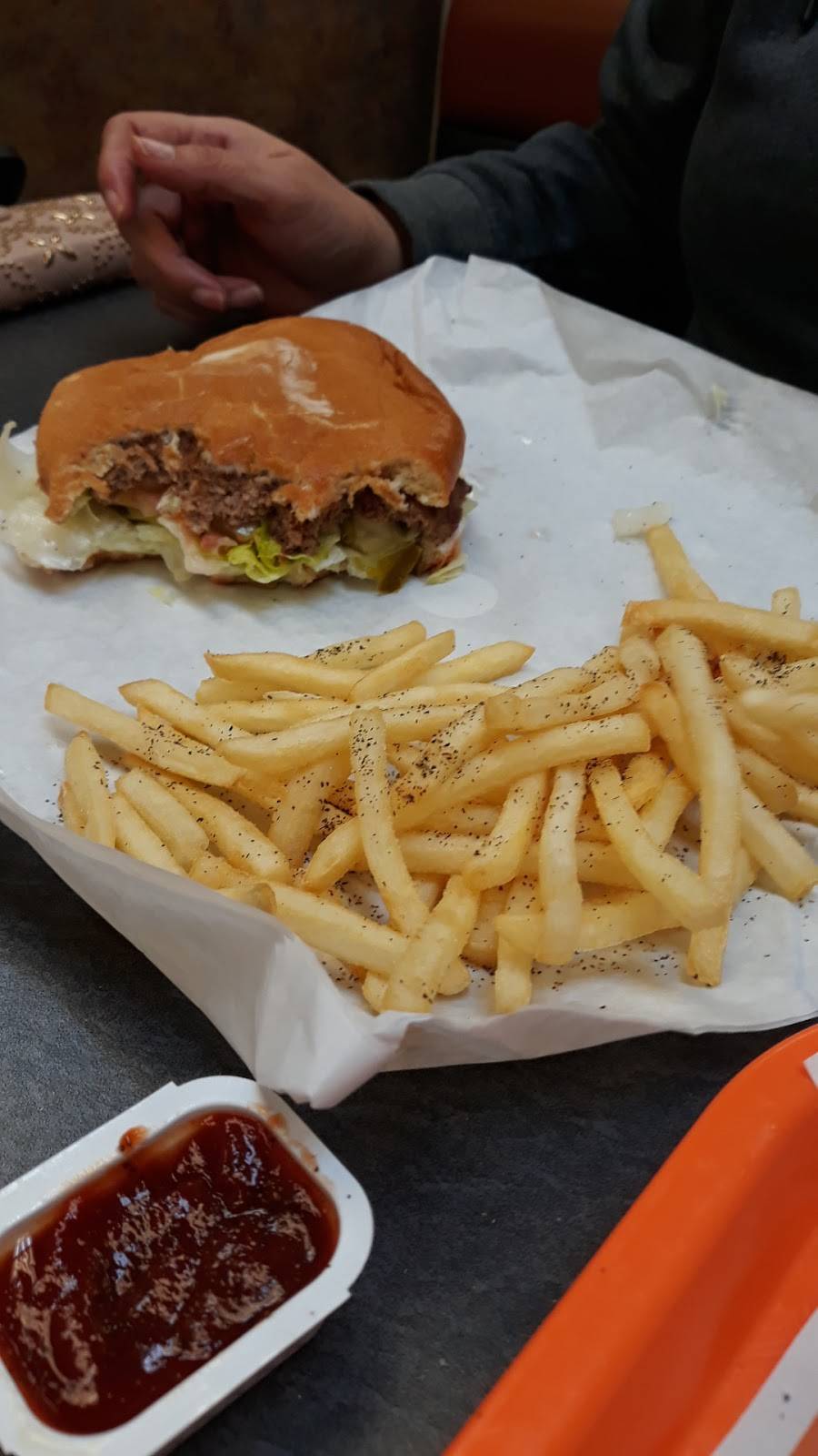 Whataburger | restaurant | 6950 N Loop 1604 E, San Antonio, TX 78247, USA | 2109460316 OR +1 210-946-0316