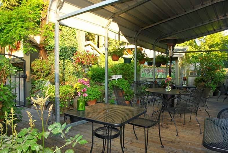 Garden Grill | restaurant | 17132 CA-116, Guerneville, CA 95446, USA | 7078693922 OR +1 707-869-3922
