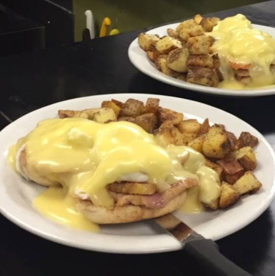 Fernandos Family Restaurant | restaurant | 311 Blake St, Barrie, ON L4M 1K7, Canada | 7057260623 OR +1 705-726-0623