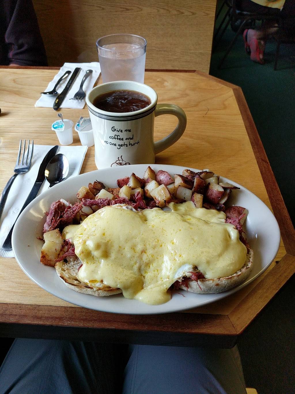 Looney Moose Cafe | cafe | 9 Main St, Stratton, ME 04982, USA | 2072467932 OR +1 207-246-7932