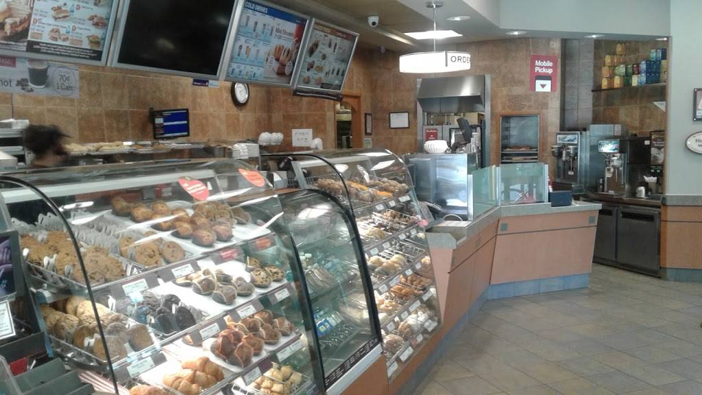 Francos Restaurant | meal takeaway | 1545 Tecumseh Rd E, Windsor, ON N8W 1C3, Canada | 5192583151 OR +1 519-258-3151