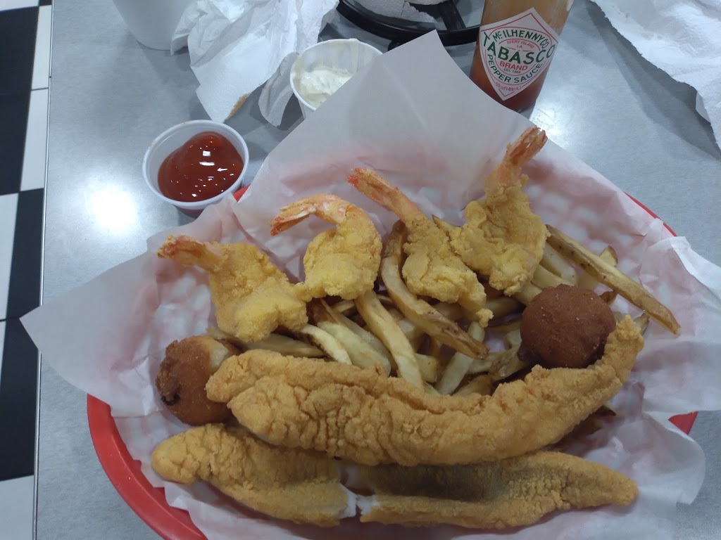 Flying Burger & Seafood | restaurant | 1104 Cooktown Rd, Ruston, LA 71270, USA | 3182326428 OR +1 318-232-6428