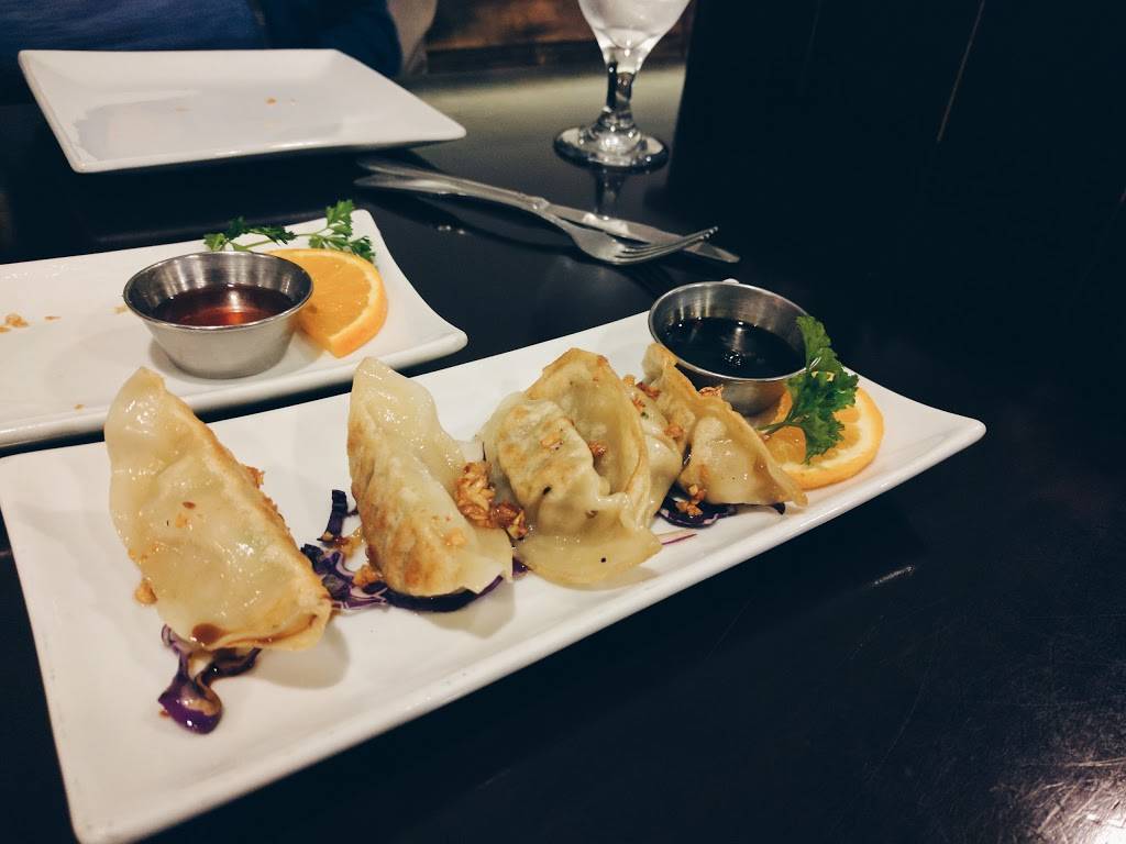 Rocharin Thai Bistro | restaurant | 600 Pacific Coast Hwy #108, Seal Beach, CA 90740, USA | 5625965156 OR +1 562-596-5156