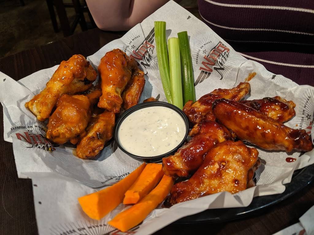 Wing Nutz | restaurant | 9260 Village Shop Dr, Sandy, UT 84094, USA | 8017277850 OR +1 801-727-7850