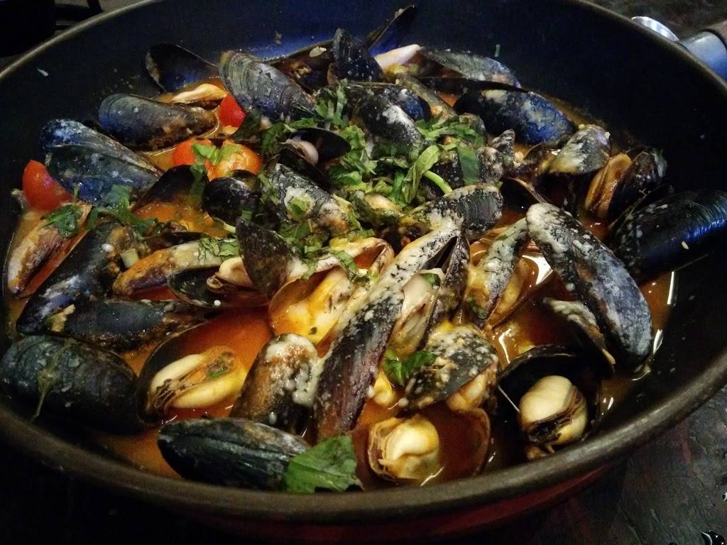 Mussel Bar & Grille | restaurant | 7262 Woodmont Ave, Bethesda, MD 20814, USA | 3012157817 OR +1 301-215-7817