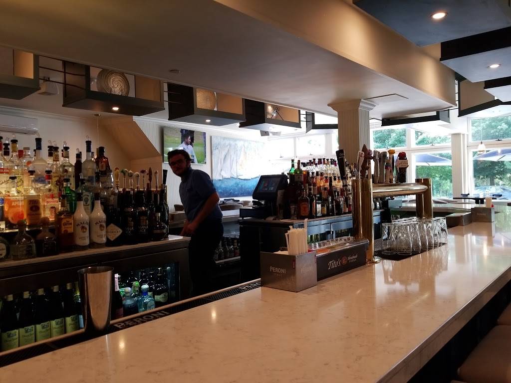 Finn MacCools | restaurant | 205 Main St, Port Washington, NY 11050, USA | 5169443439 OR +1 516-944-3439