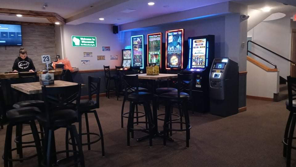 Kanes Bar and Grill | restaurant | 6922 W Orchard St, West Allis, WI 53214, USA | 4146350069 OR +1 414-635-0069