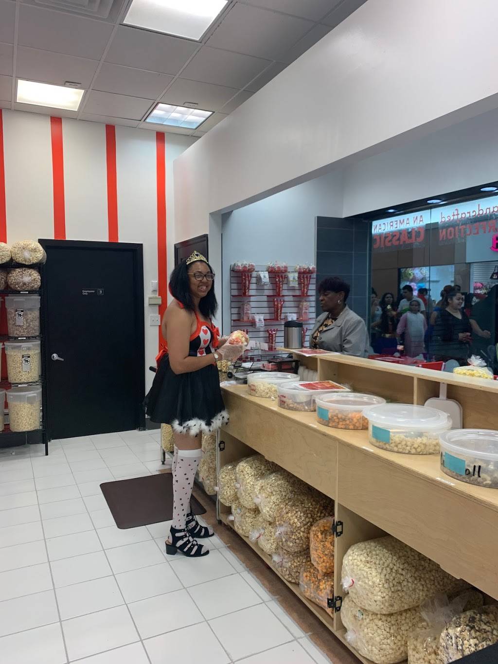 Americas Favorite Gourmet Popcorn | meal takeaway | 8300 Sudley Rd Suite L4, City of Manassas, VA 20109, USA | 5713798870 OR +1 571-379-8870