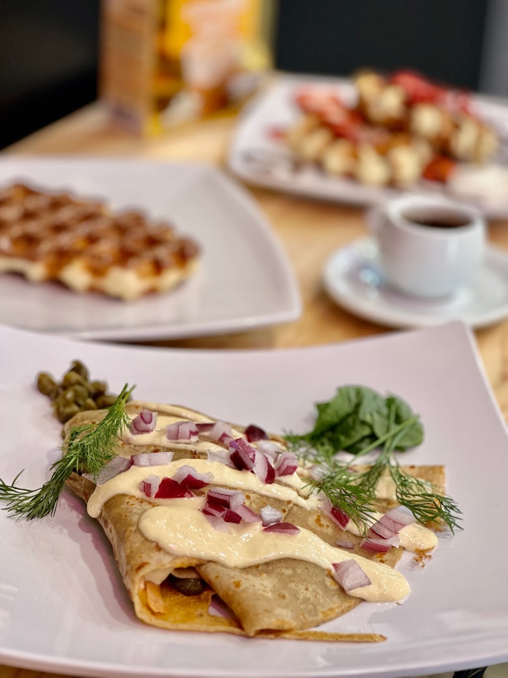 Crepes N Crisps | restaurant | 10001 Chester Ave Suite J, Cleveland, OH 44106, USA | 2162935522 OR +1 216-293-5522