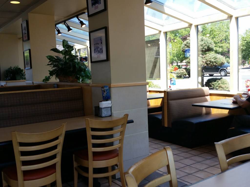 Dairy Queen Grill & Chill | restaurant | 16989 Redmond Way, Redmond, WA 98052, USA | 4258859333 OR +1 425-885-9333