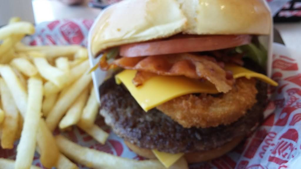 Jack in the Box | restaurant | 107 W Caldwell Ave, Visalia, CA 93277, USA | 5597490191 OR +1 559-749-0191