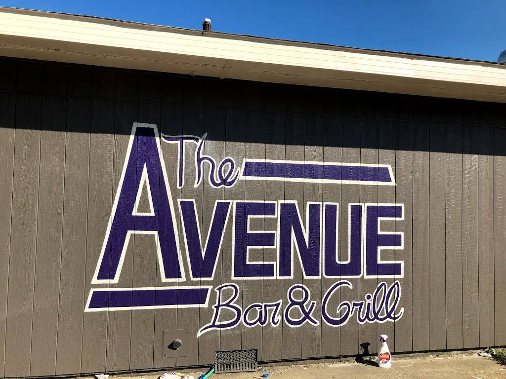 The Avenue Bar and grill LLC | restaurant | 311 Corunna Ave, Owosso, MI 48867, USA | 9894724472 OR +1 989-472-4472