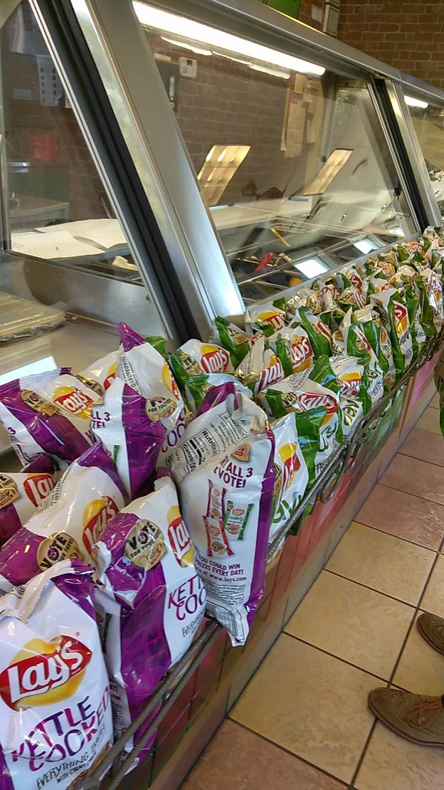 Subway Restaurants | restaurant | 186 Main St #2, Sayville, NY 11782, USA | 6315891916 OR +1 631-589-1916