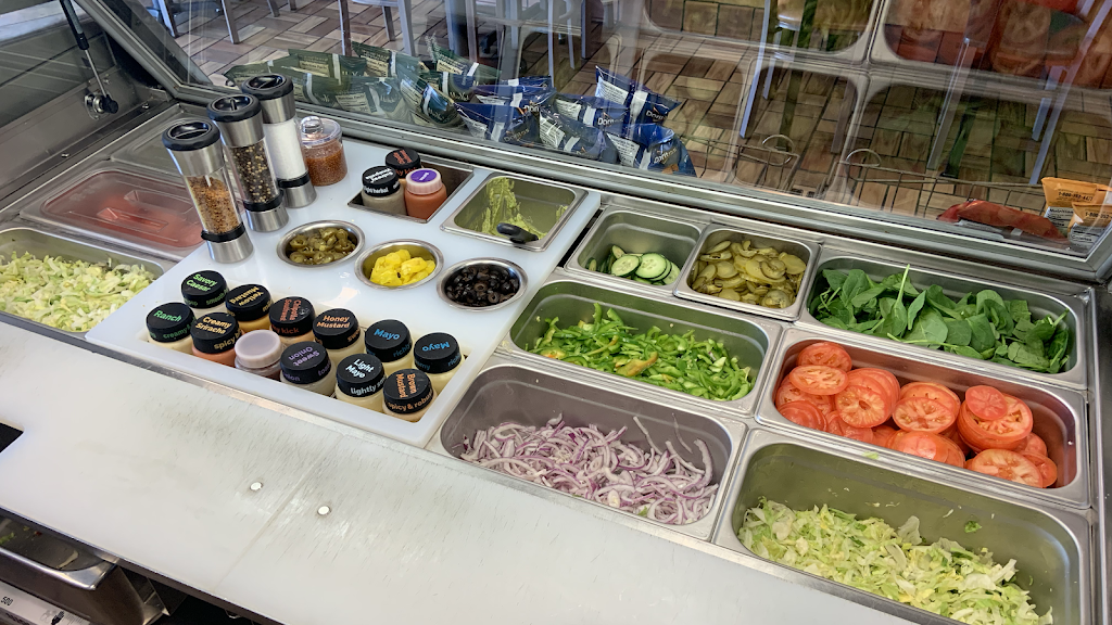 Subway | restaurant | 2467, 3906 E 82nd St, Indianapolis, IN 46240, USA | 3175794900 OR +1 317-579-4900