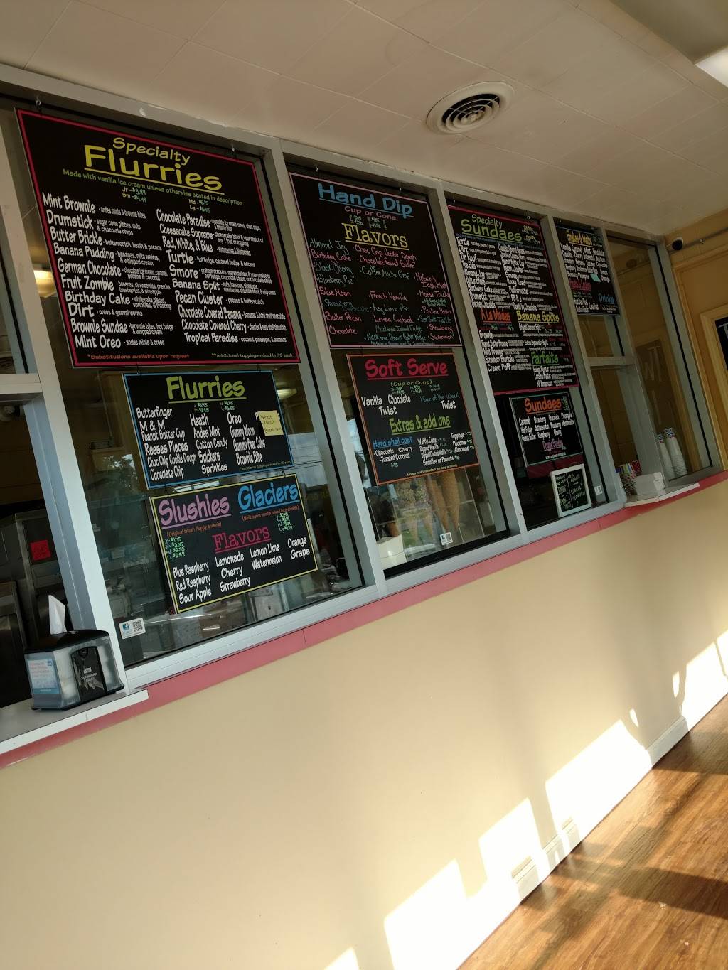 Twist Ice Cream | restaurant | 7499 Linden Rd, Swartz Creek, MI 48473, USA | 8102582340 OR +1 810-258-2340