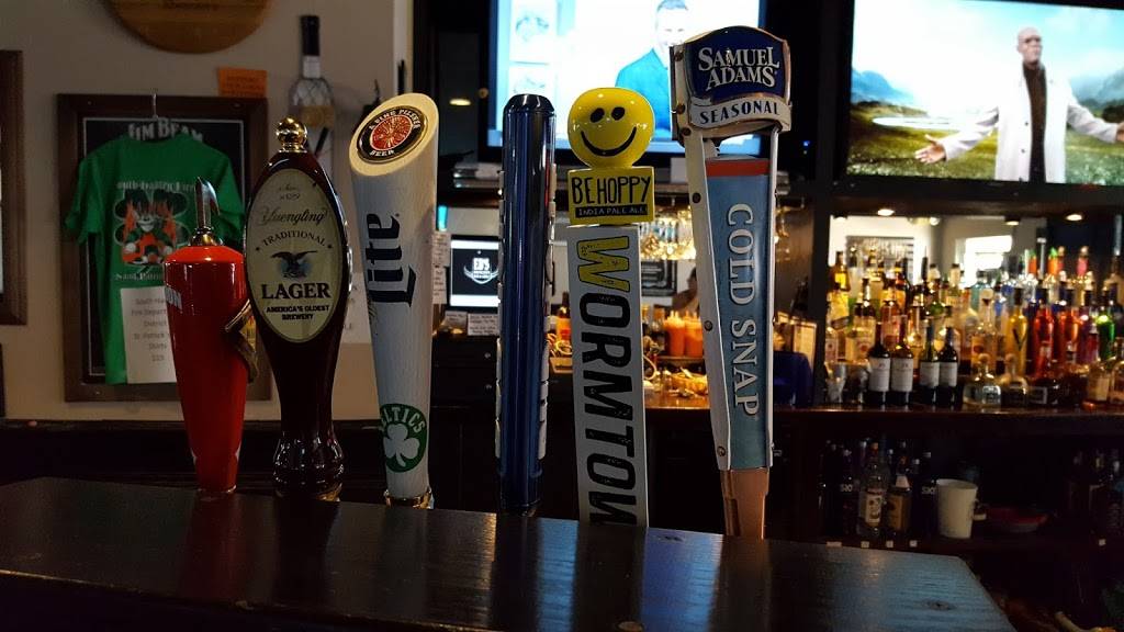 Ebenezers Bar & Grill | restaurant | 60 Bridge St, South Hadley, MA 01075, USA | 4134377632 OR +1 413-437-7632