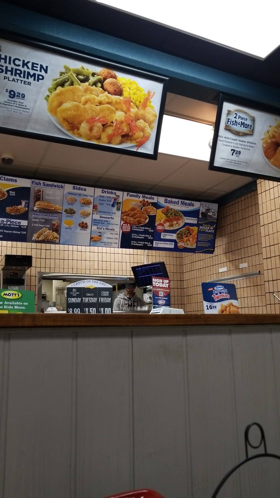 Long John Silvers | restaurant | 218 Lincoln Hwy, Fairview Heights, IL 62208, USA | 6186328074 OR +1 618-632-8074