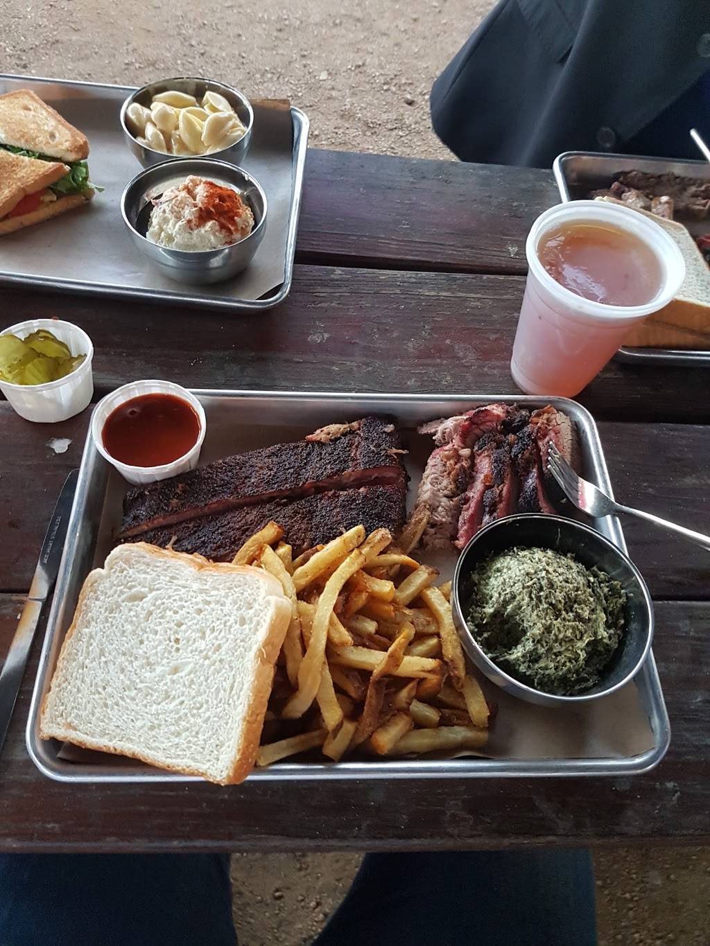 Do-Rite BBQ at Graceland | restaurant | 8600 290 West, Austin, TX 78736, USA | 5127929778 OR +1 512-792-9778