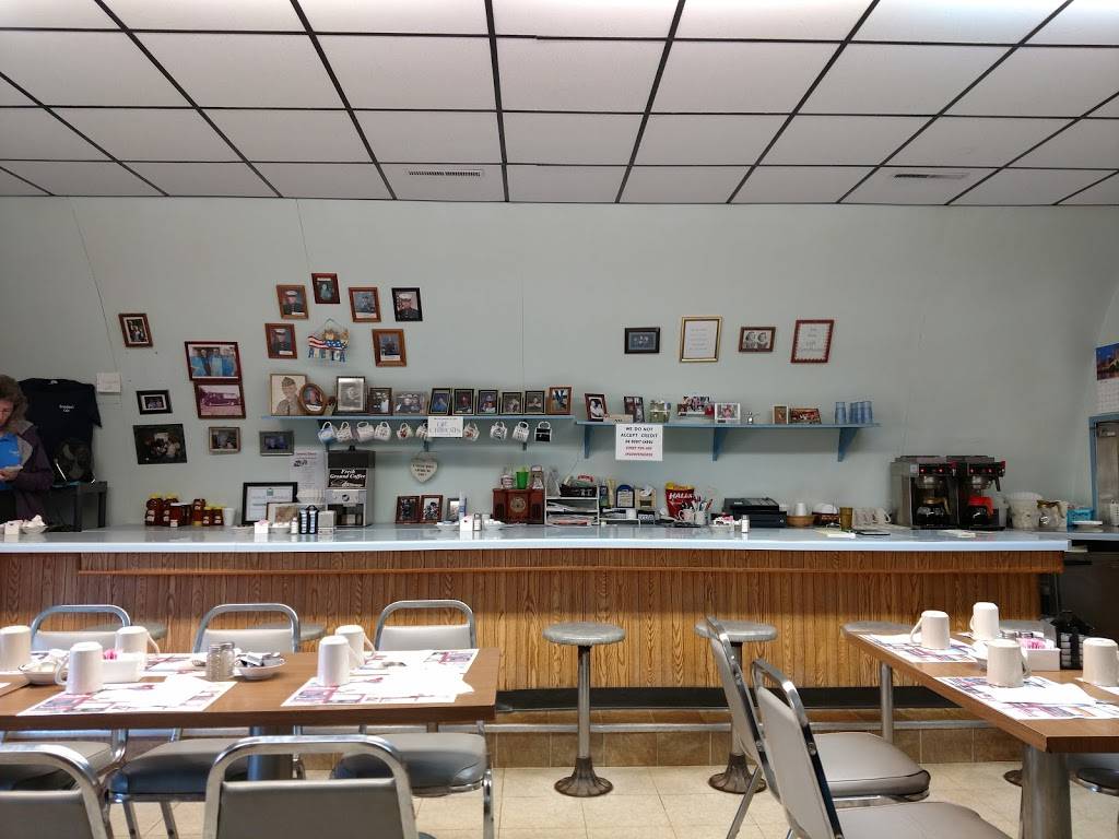 Grandmas USA Cafe | restaurant | 1920 Wylie St, Wisconsin Rapids, WI 54494, USA | 7154243833 OR +1 715-424-3833