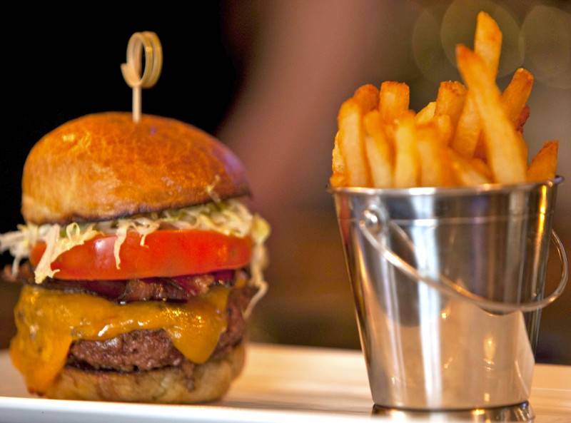 Ho-Ho-Kus Inn & Tavern | restaurant | 1 East Franklin Turnpike, Ho-Ho-Kus, NJ 07423, USA | 2014454115 OR +1 201-445-4115