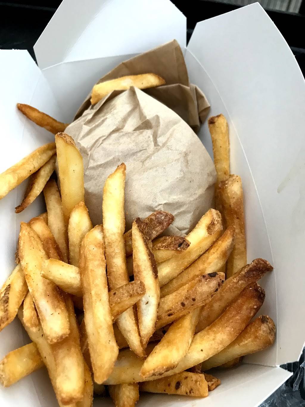 Stax Burgers | restaurant | 2800 Opryland Dr, Nashville, TN 37214, USA | 6158891000 OR +1 615-889-1000