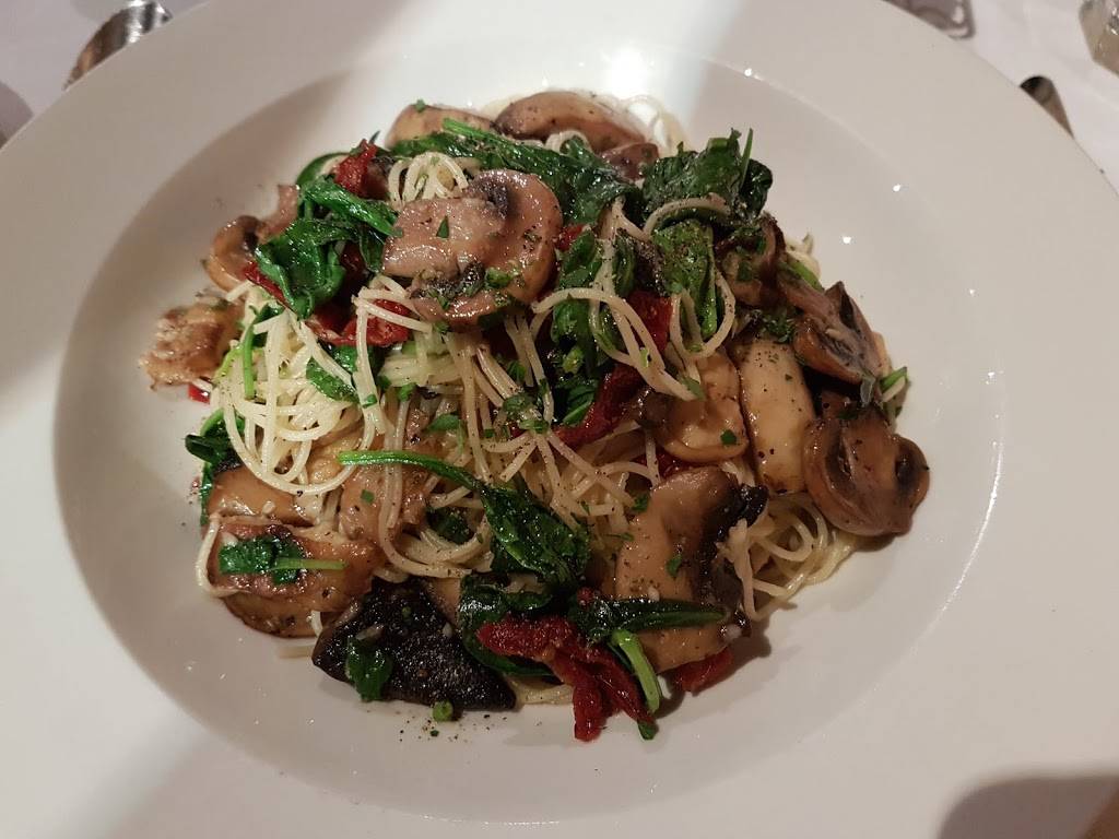 Evoo | restaurant | 138 Avenue Rd, Toronto, ON M5R 2H6, Canada | 6475600381 OR +1 647-560-0381