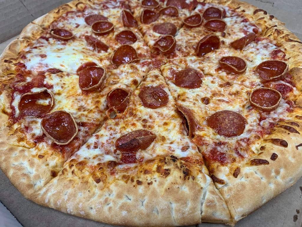 Gibbys pizza | restaurant | 17818 E Thirteen Mile Rd, Roseville, MI 48066, USA | 5865859492 OR +1 586-585-9492