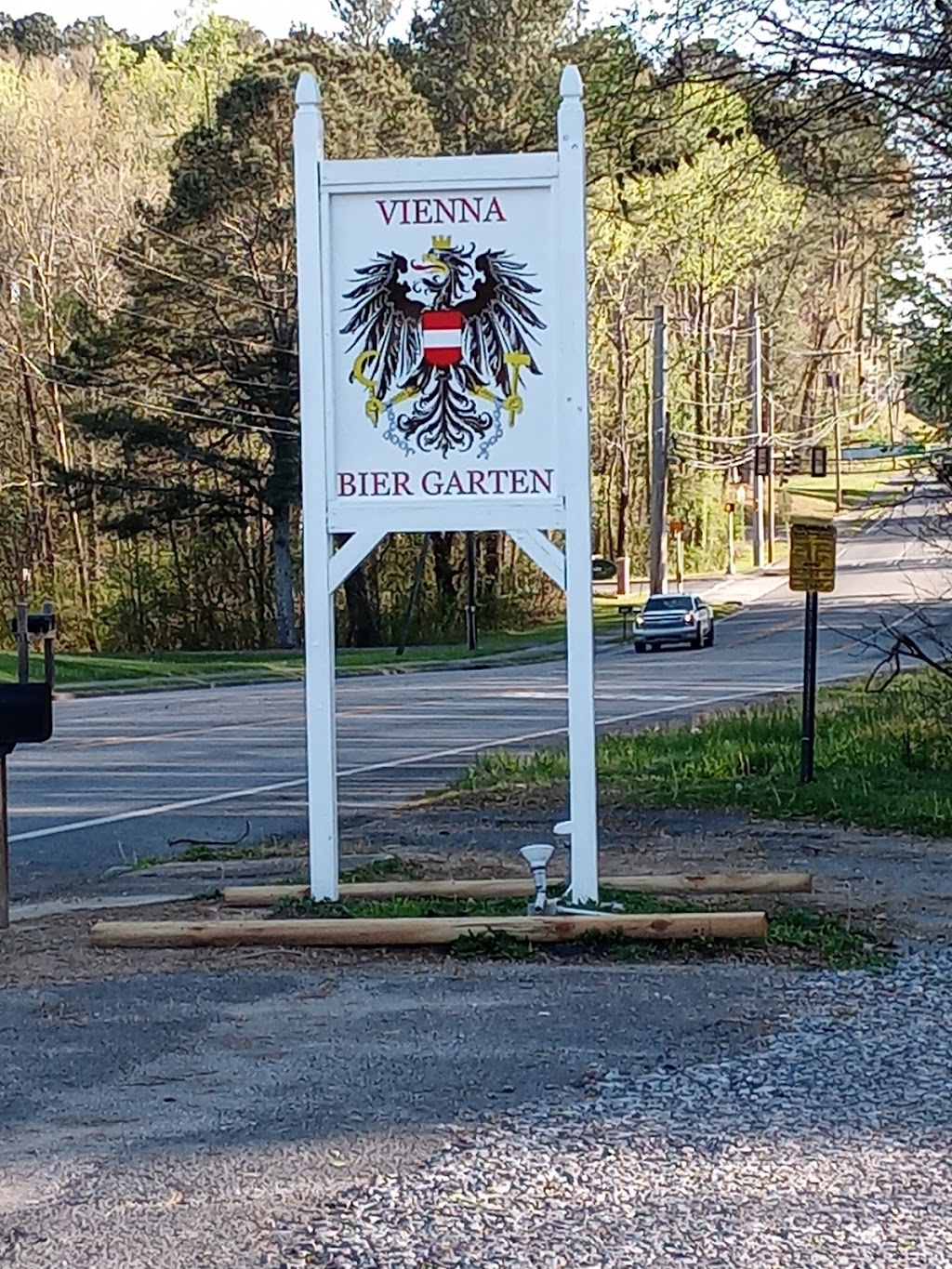 VIENNA BIER GARTEN | restaurant | 1391 N Main St, LaFayette, GA 30728, USA | 7069968577 OR +1 706-996-8577