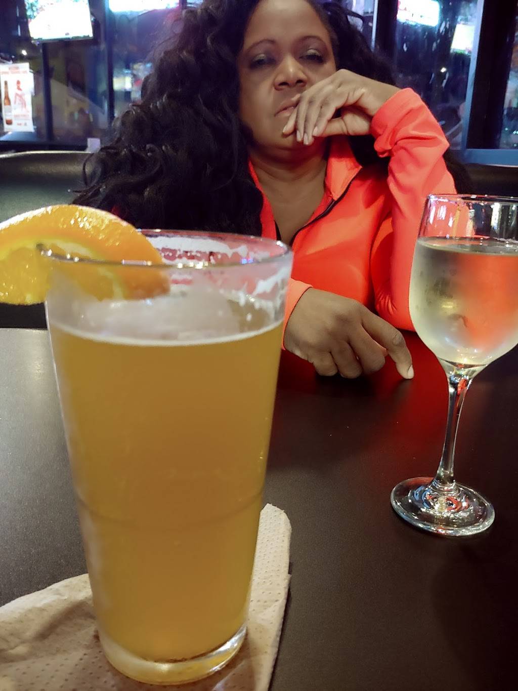 Bootys Wings Burgers and Beer | restaurant | 1300 S Watson Rd suite 109, Buckeye, AZ 85326, USA | 6233863080 OR +1 623-386-3080